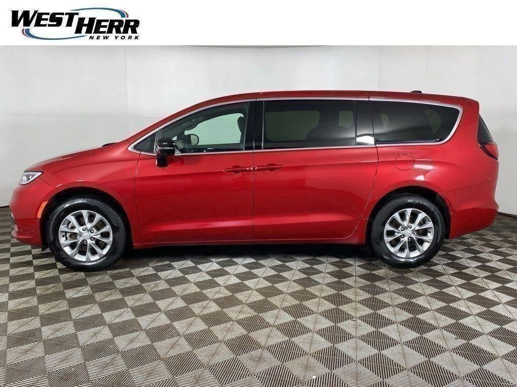 2026 Chrysler Pacifica Select AWD