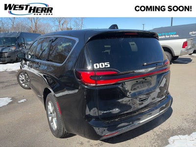 2026 Chrysler Pacifica Select AWD