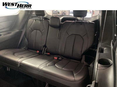2026 Chrysler Pacifica Select AWD