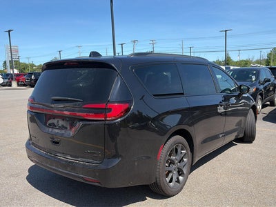 2022 Chrysler Pacifica Limited AWD