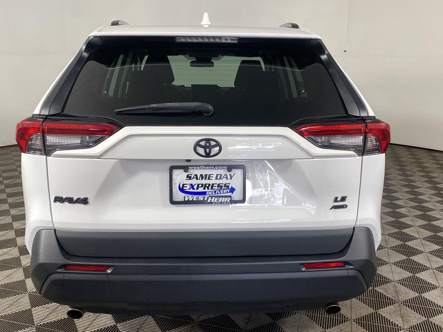 2020 Toyota RAV4 LE