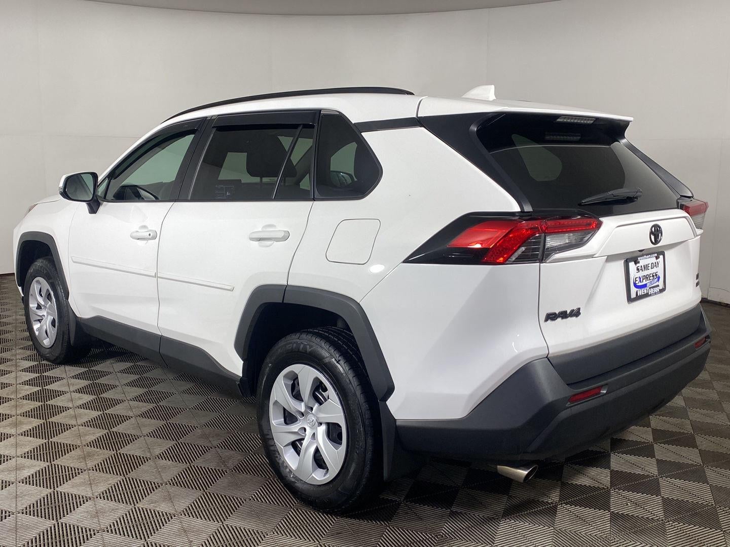 2020 Toyota RAV4 LE