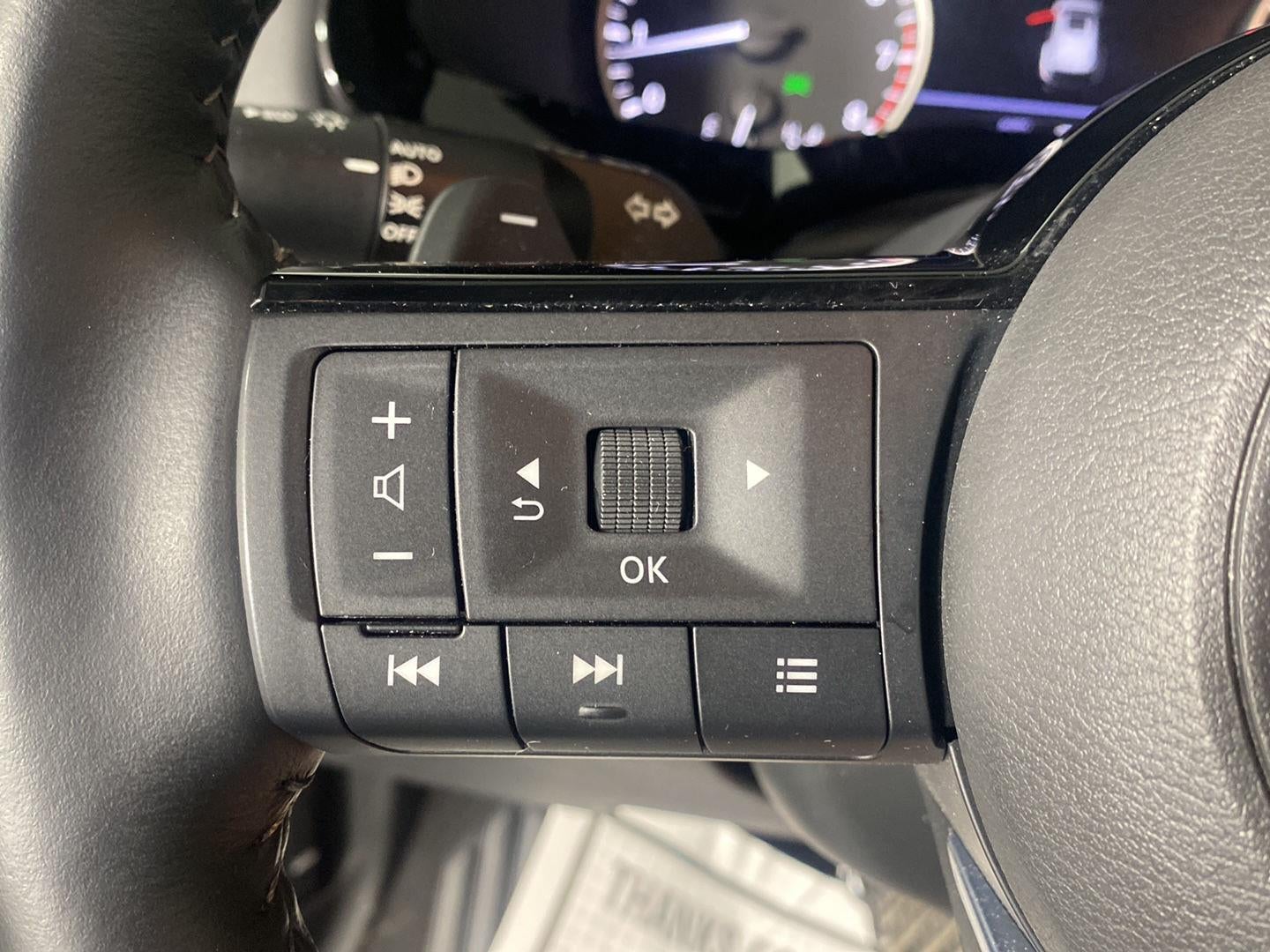 2023 Nissan Pathfinder SL 4WD