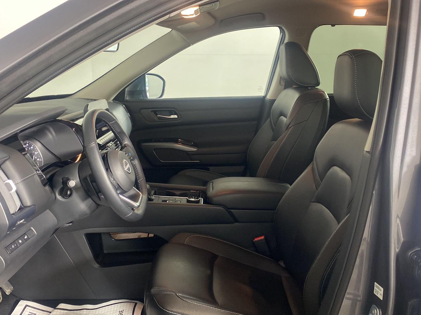 2023 Nissan Pathfinder SL 4WD