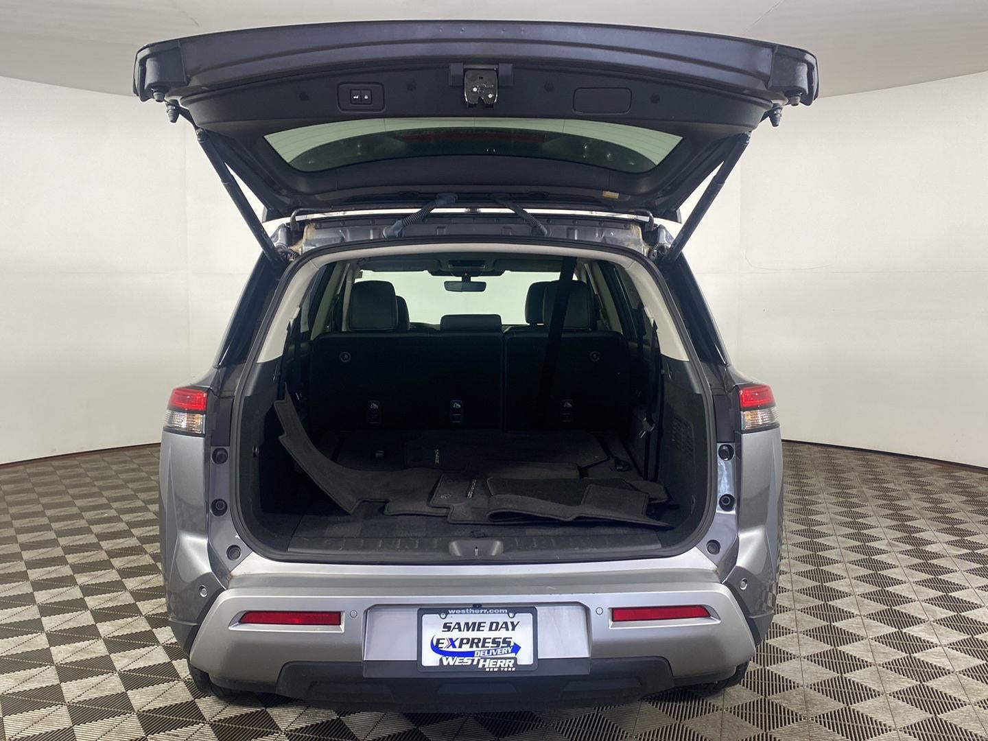 2023 Nissan Pathfinder SL 4WD