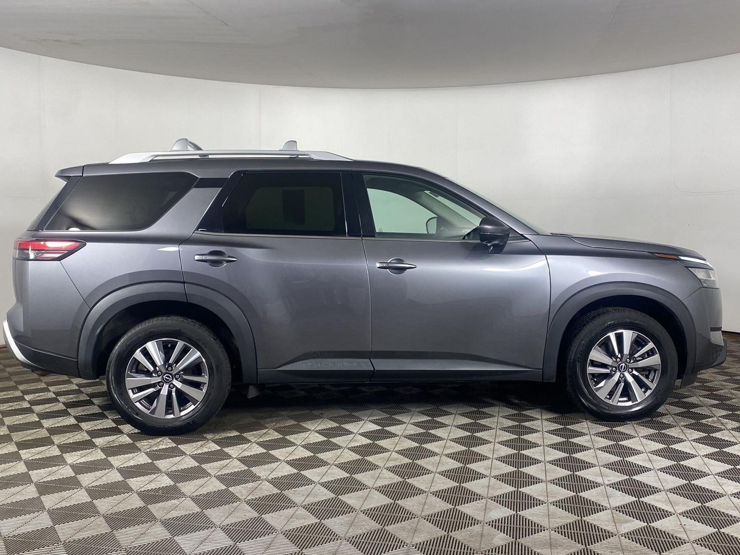 2023 Nissan Pathfinder SL 4WD