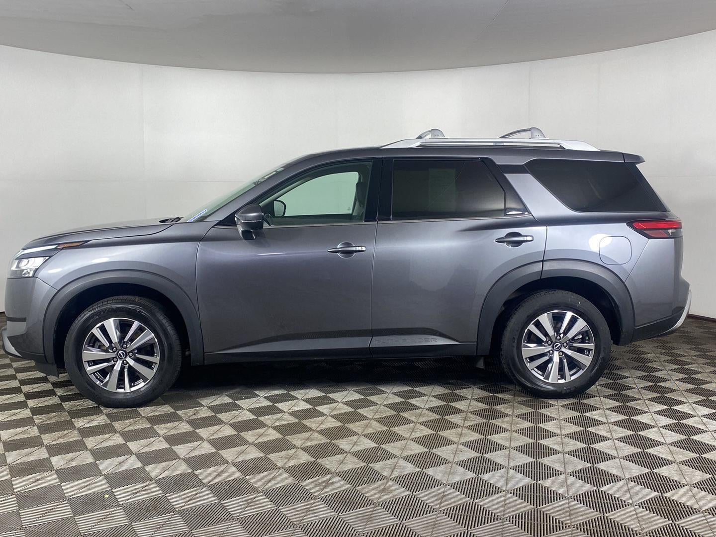 2023 Nissan Pathfinder SL 4WD