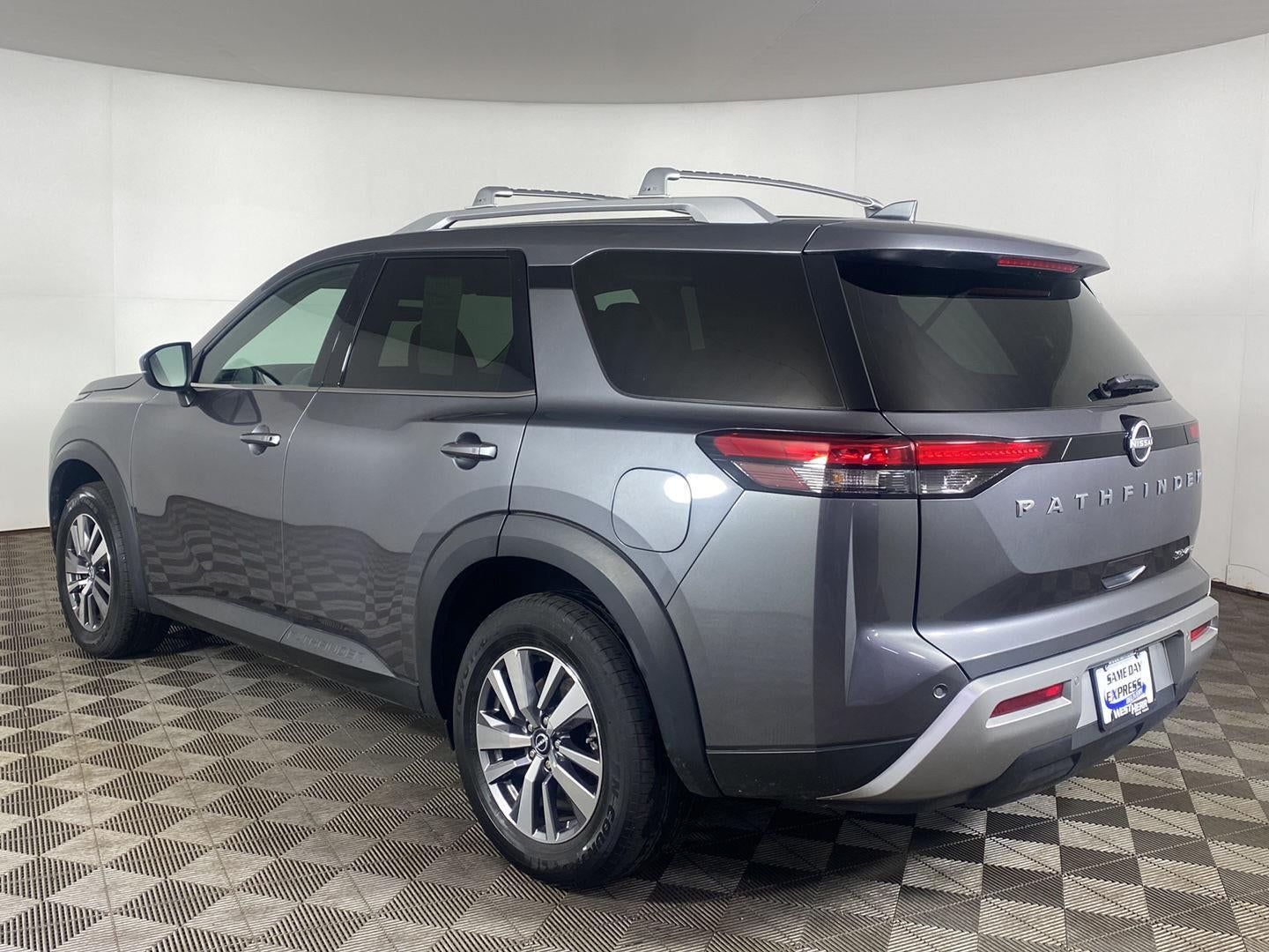 2023 Nissan Pathfinder SL 4WD
