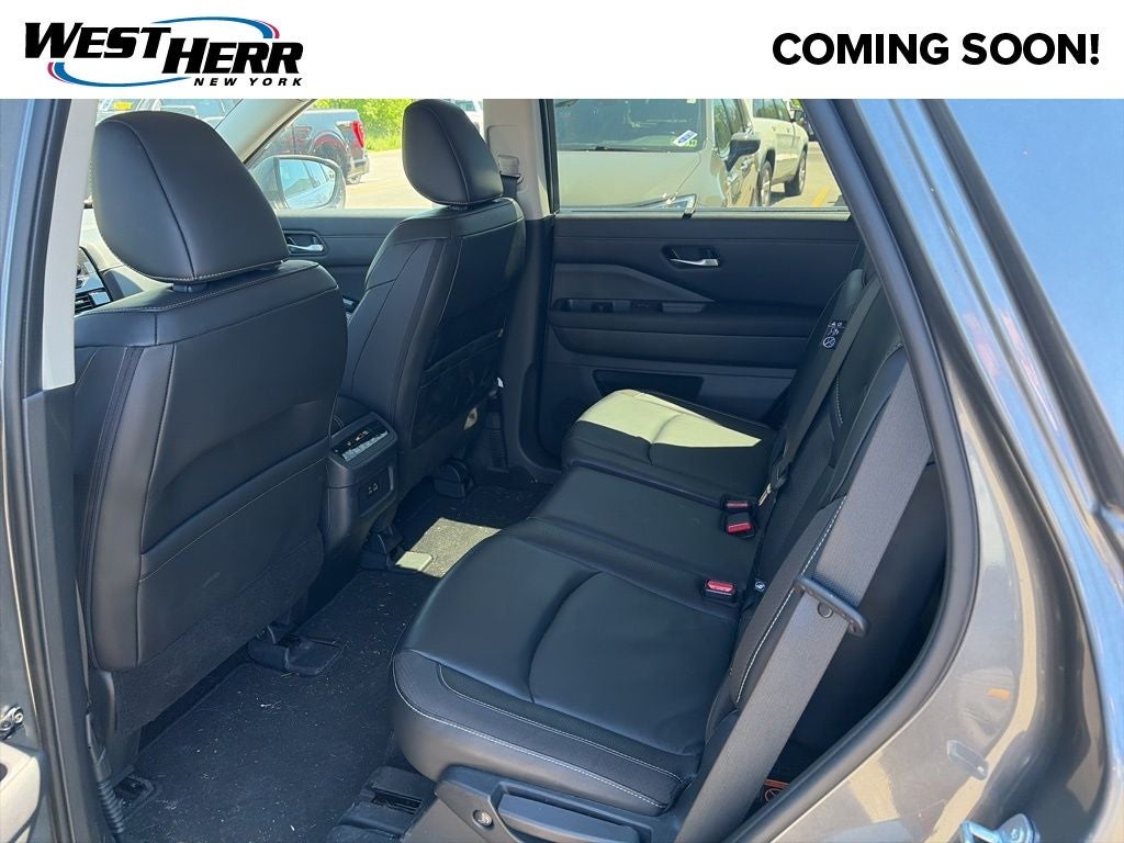 2023 Nissan Pathfinder SL 4WD