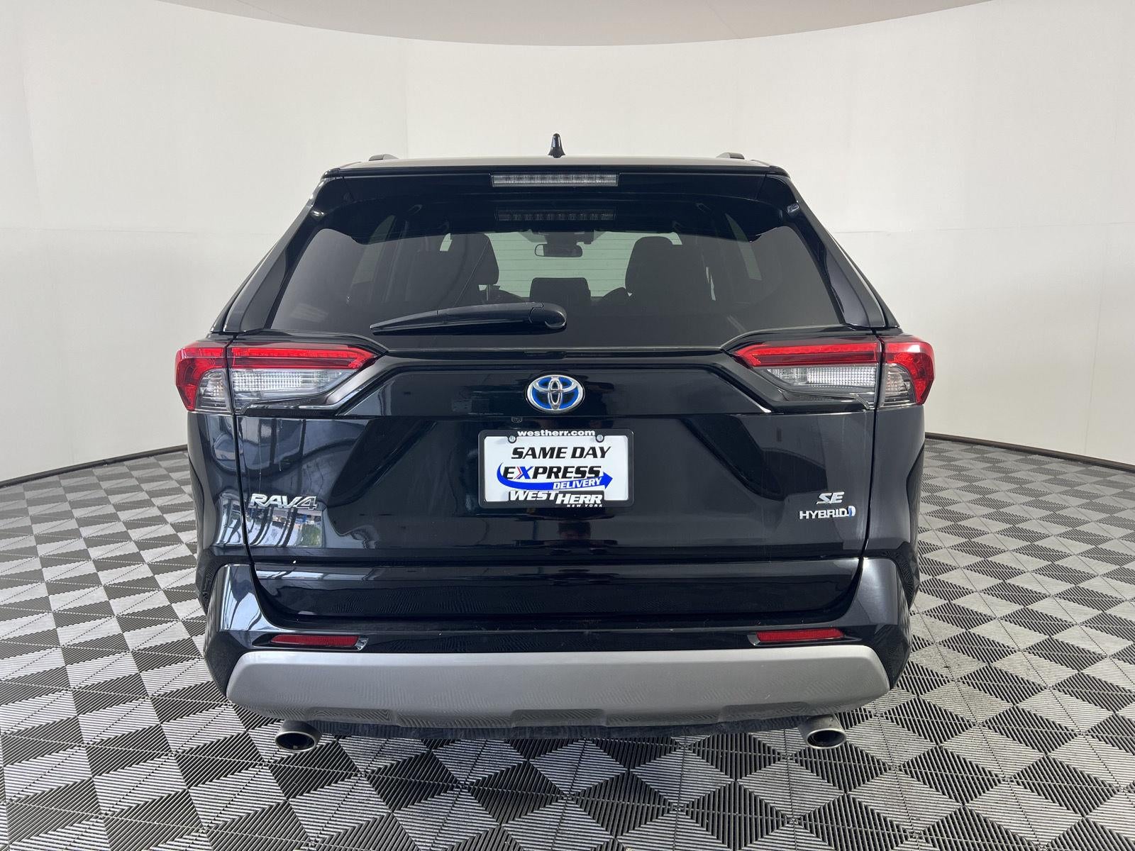 2022 Toyota RAV4 Hybrid SE