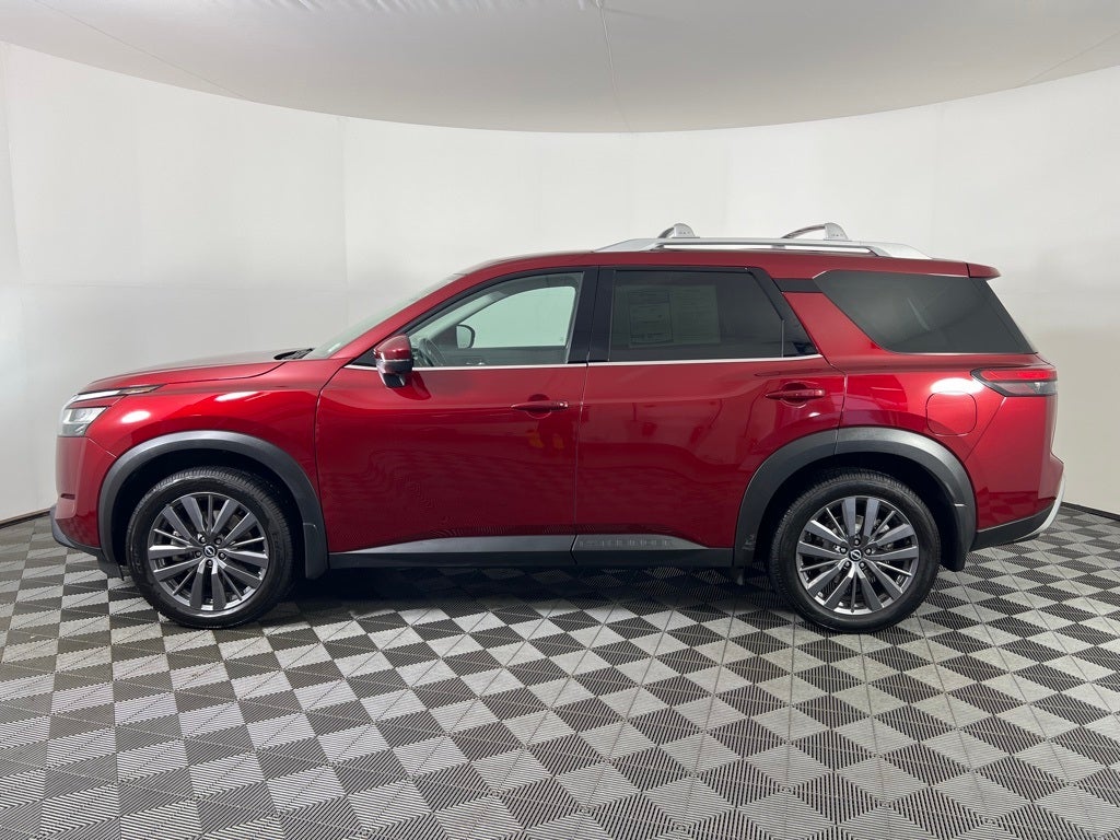 2022 Nissan Pathfinder SL