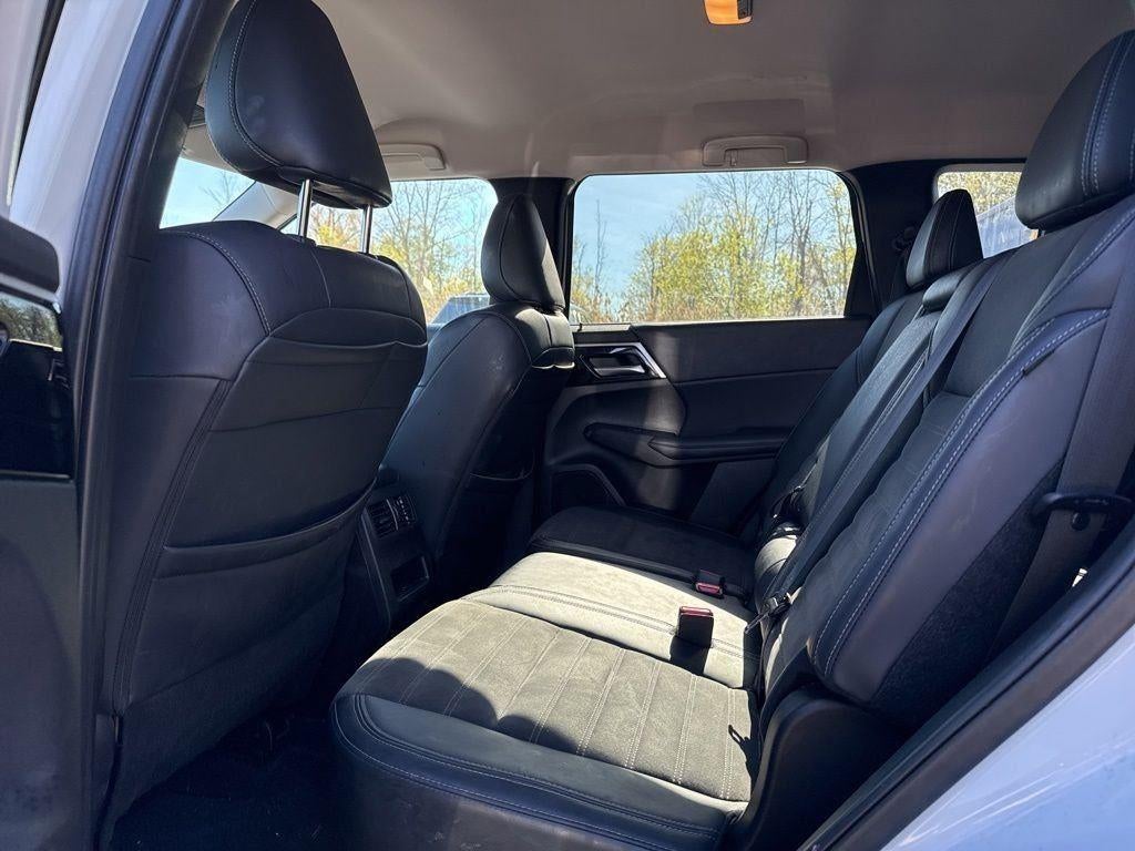 2023 Mitsubishi Outlander SE