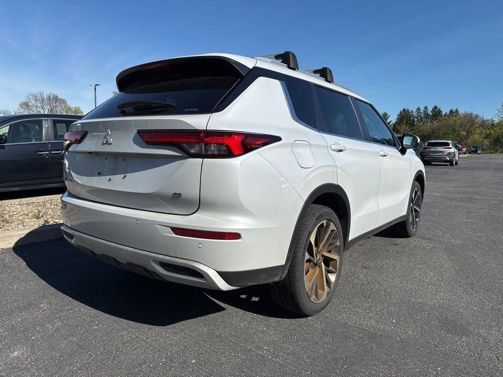2023 Mitsubishi Outlander SE