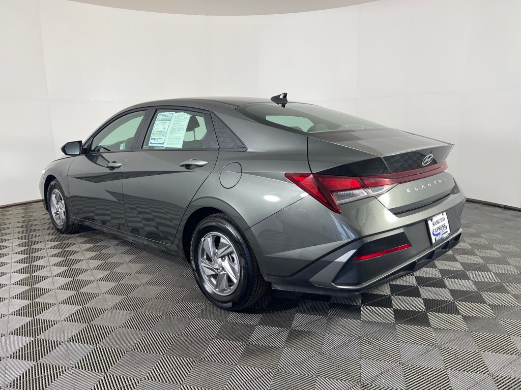 2025 Hyundai Elantra SE