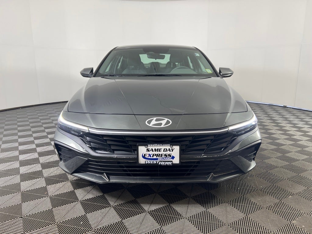 2025 Hyundai Elantra SE