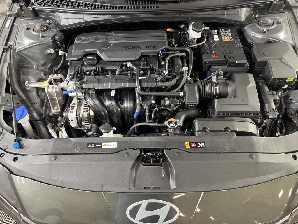 2025 Hyundai Elantra SE