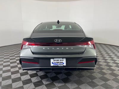 2025 Hyundai Elantra SE