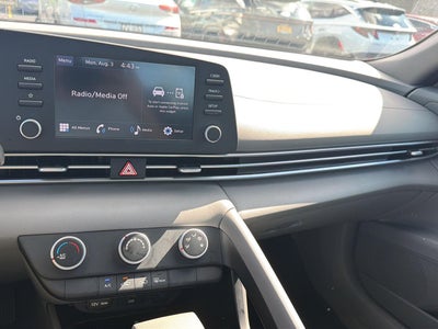 2025 Hyundai Elantra SE