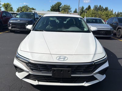 2025 Hyundai Elantra SE