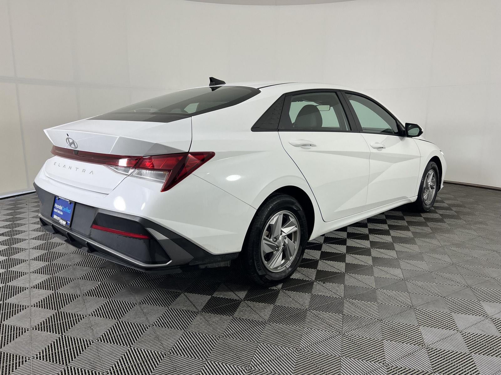 2025 Hyundai Elantra SE