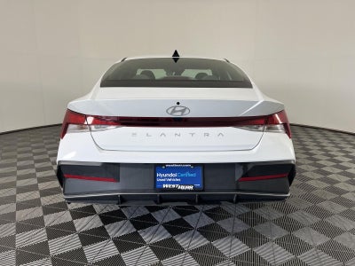 2025 Hyundai Elantra SE