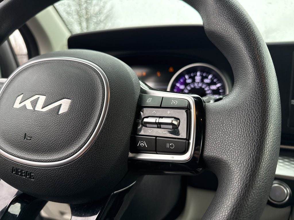 2022 Kia Carnival LX