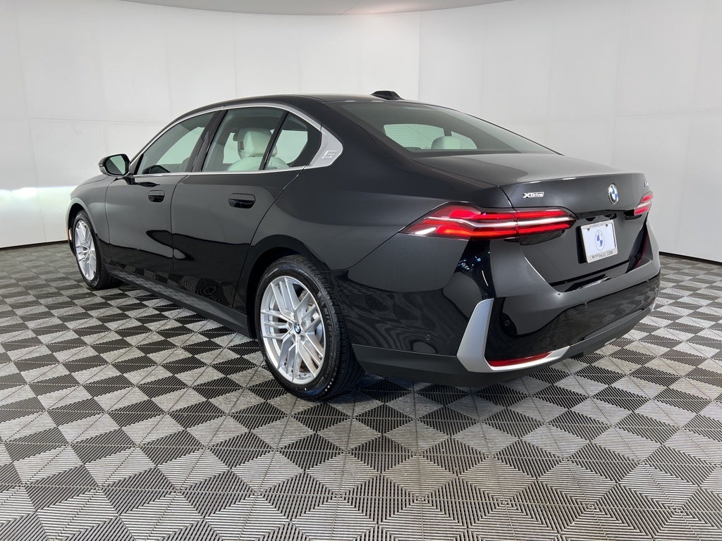 2025 BMW 5 Series 530i xDrive