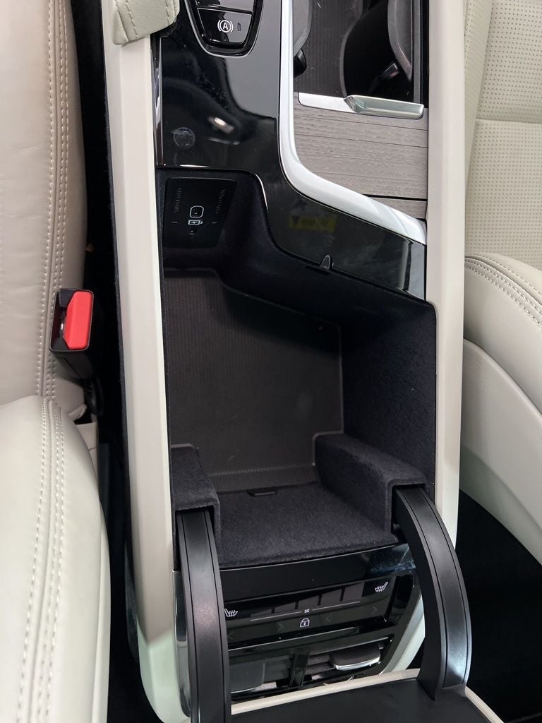 2025 Volvo XC90 B6 Ultra