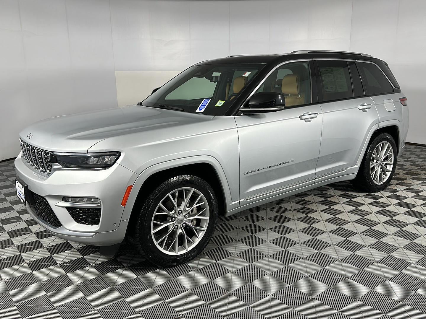 2023 Jeep Grand Cherokee SUMMIT