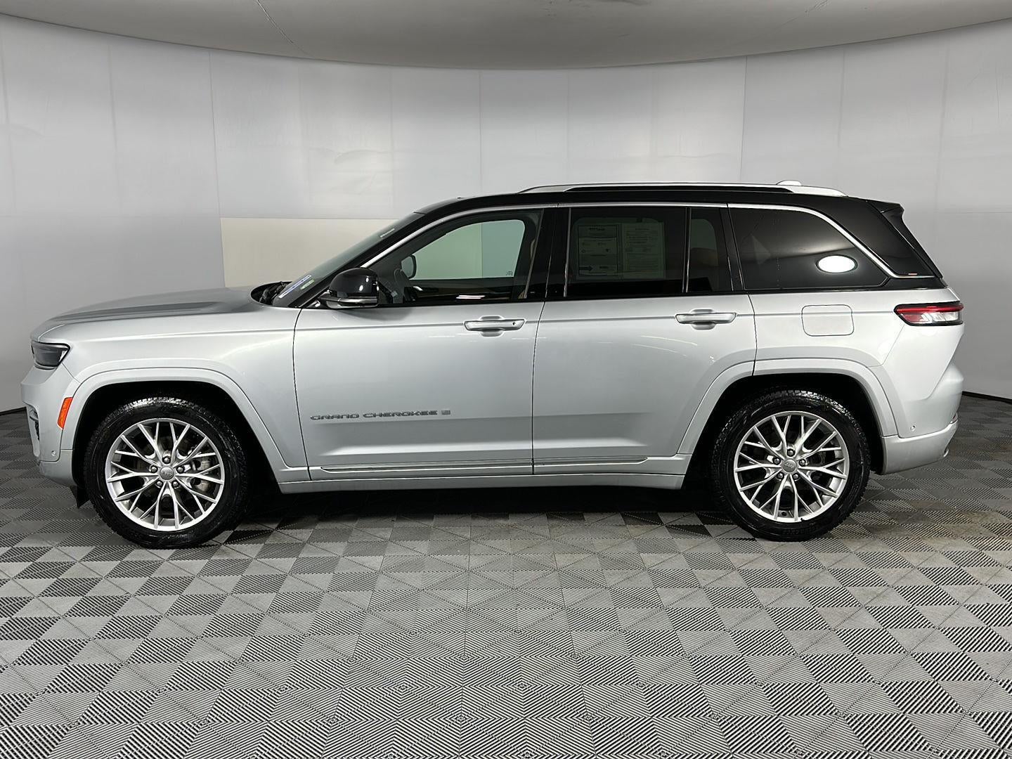 2023 Jeep Grand Cherokee SUMMIT