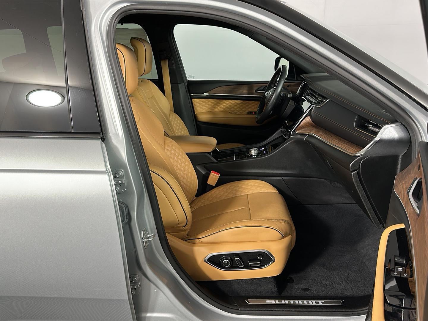 2023 Jeep Grand Cherokee SUMMIT