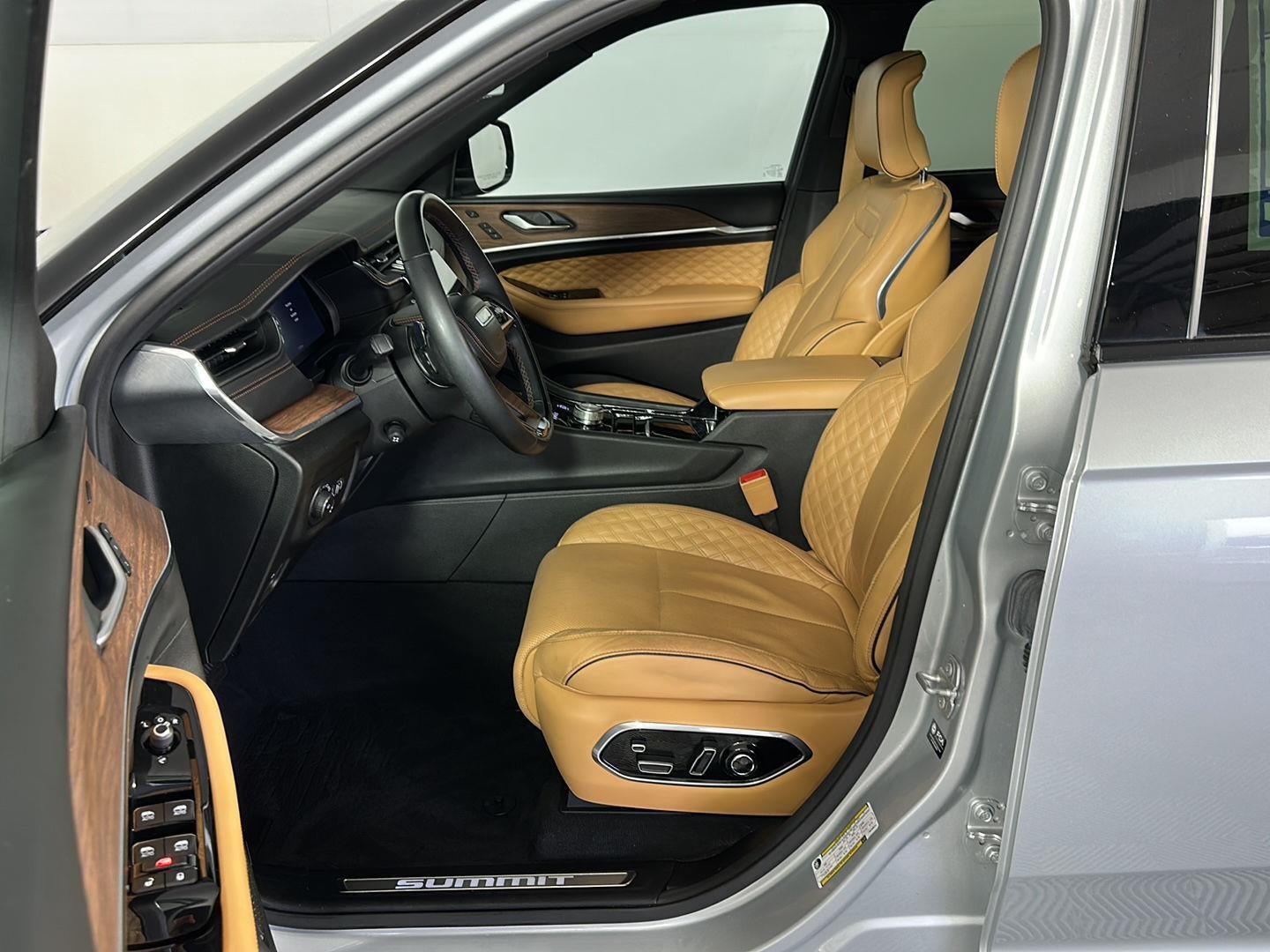 2023 Jeep Grand Cherokee SUMMIT