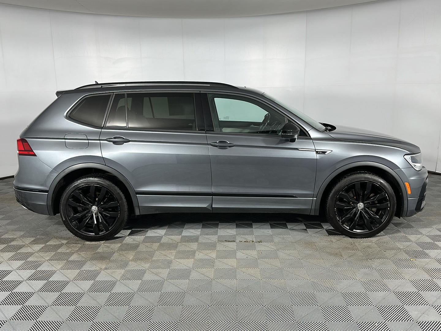 2021 Volkswagen Tiguan SE R-Line Black
