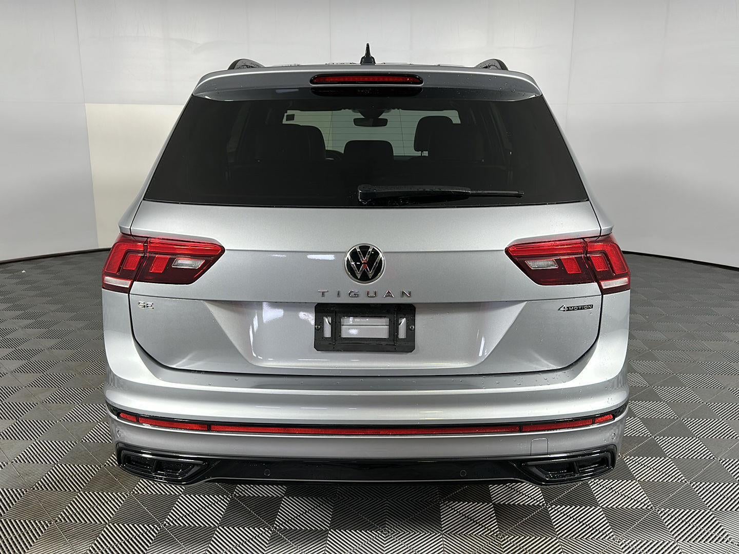 2024 Volkswagen Tiguan SE R-Line Black