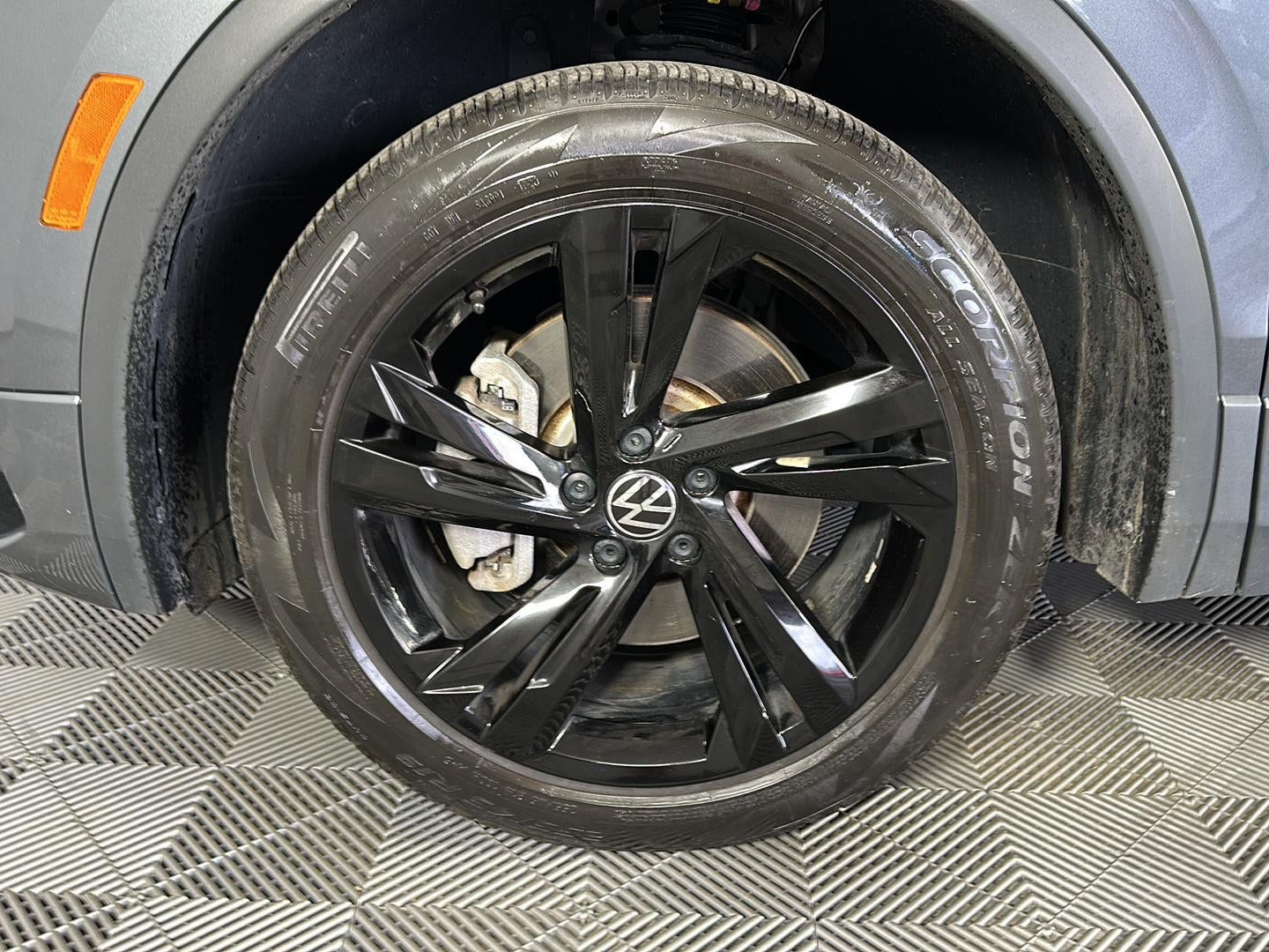 2024 Volkswagen Tiguan SE R-Line Black