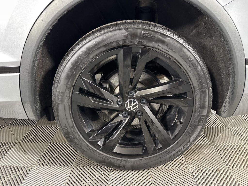 2024 Volkswagen Tiguan 2.0T SE R-Line Black
