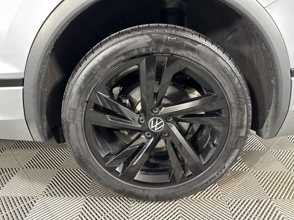 2024 Volkswagen Tiguan 2.0T SE R-Line Black