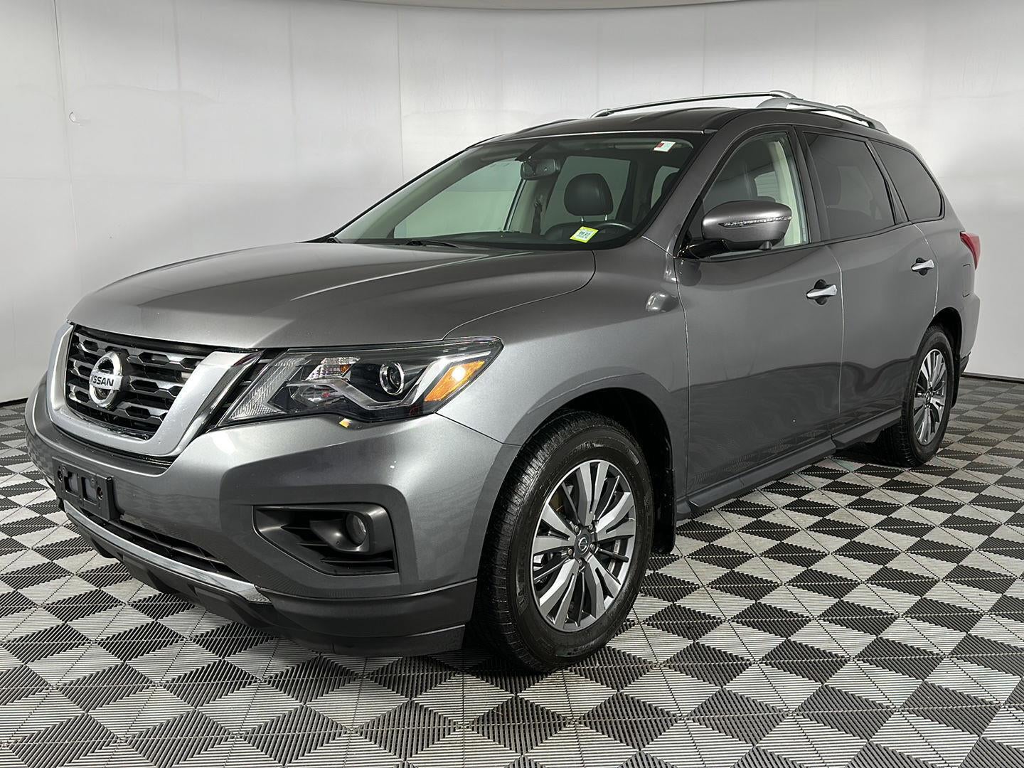 2020 Nissan Pathfinder SL