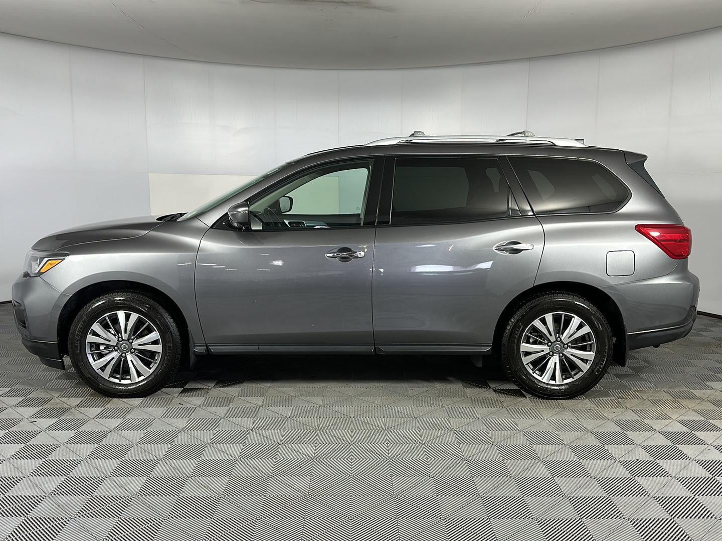 2020 Nissan Pathfinder SL