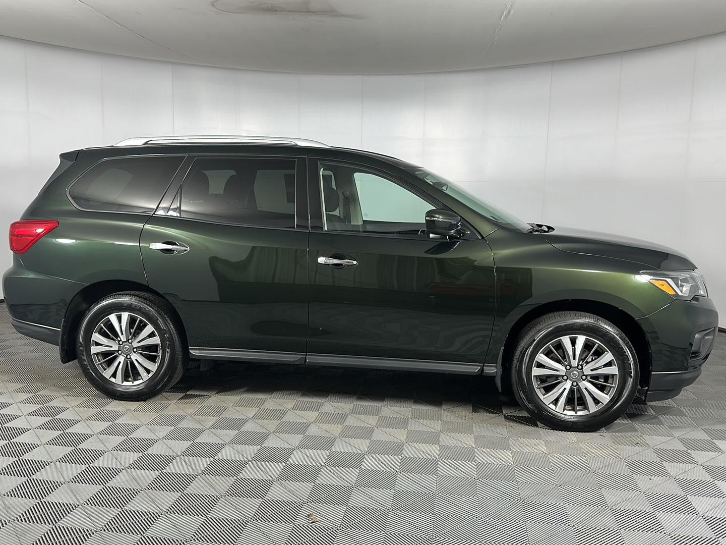 2019 Nissan Pathfinder SV