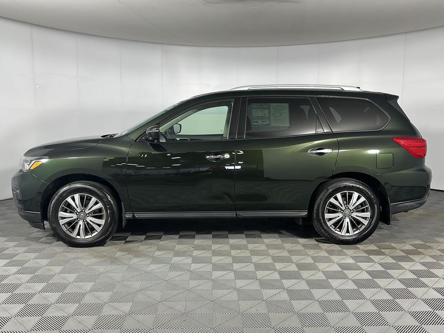 2019 Nissan Pathfinder SV