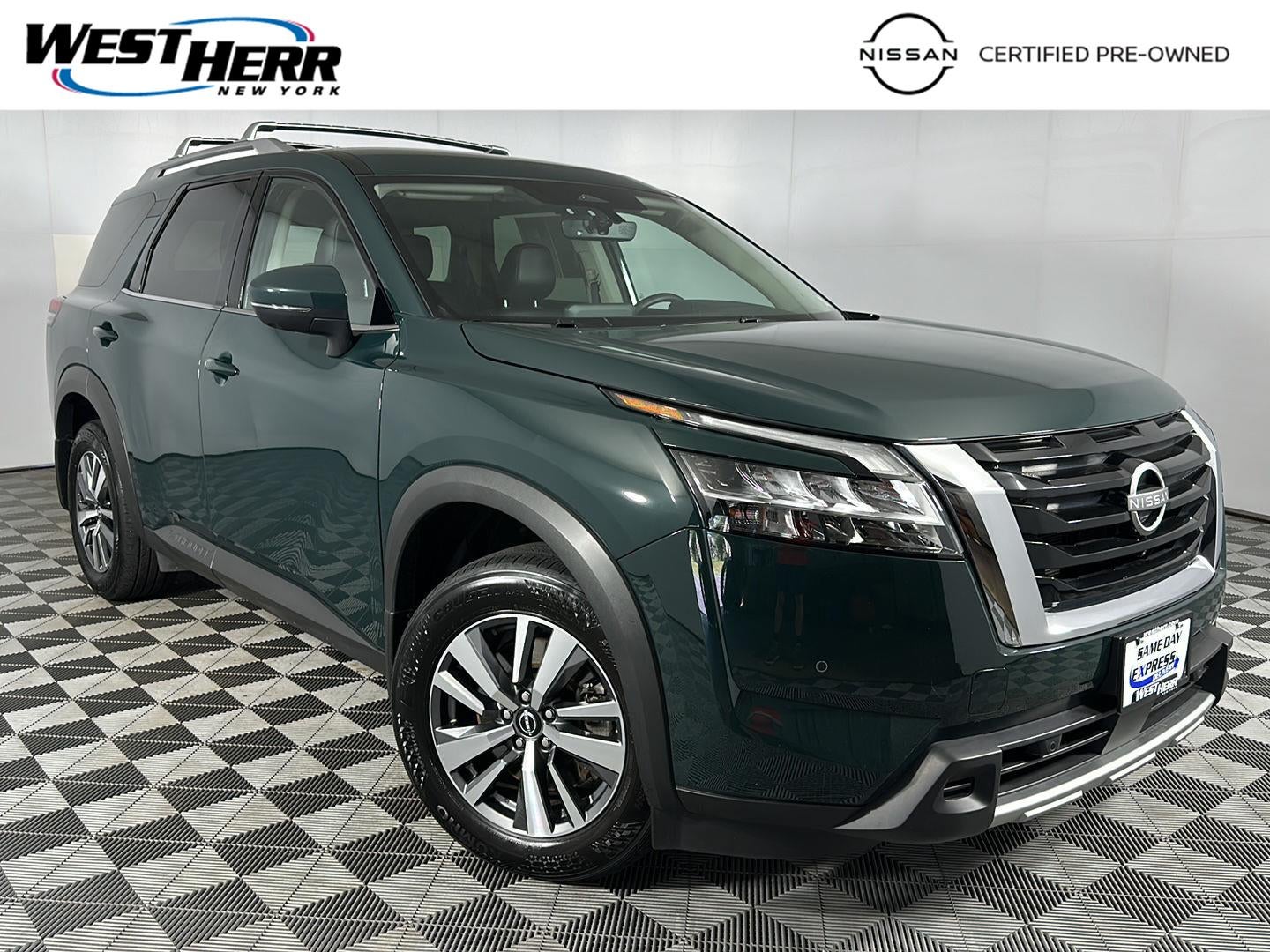 2024 Nissan Pathfinder SL