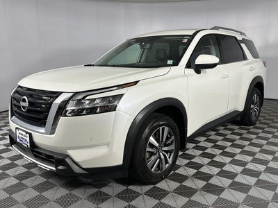 2024 Nissan Pathfinder SL