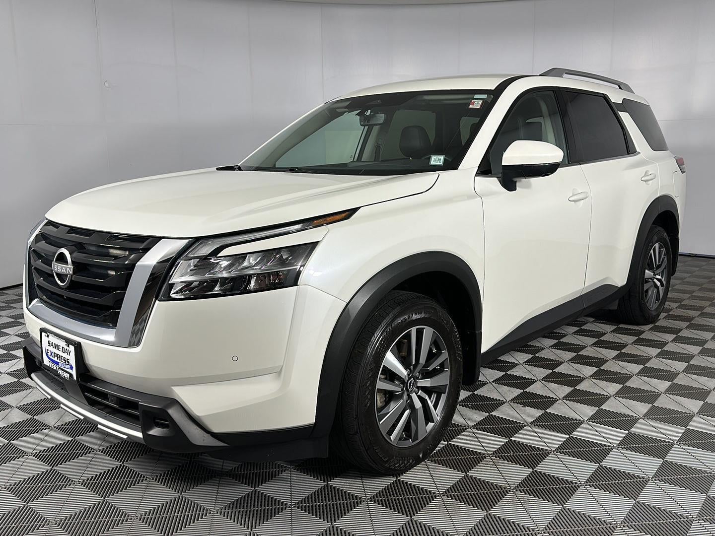 2024 Nissan Pathfinder SL