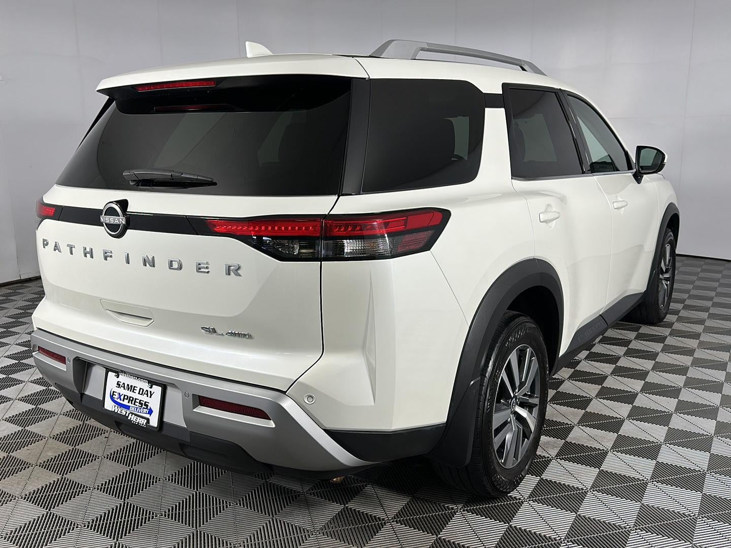 2024 Nissan Pathfinder SL