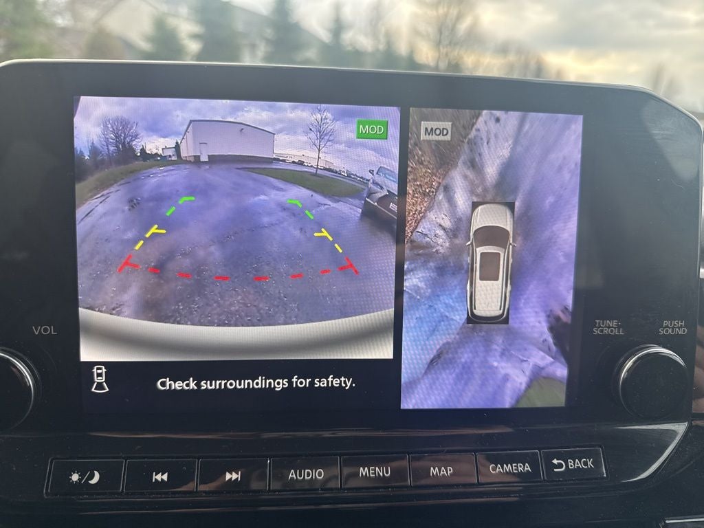 2023 Nissan Pathfinder SL