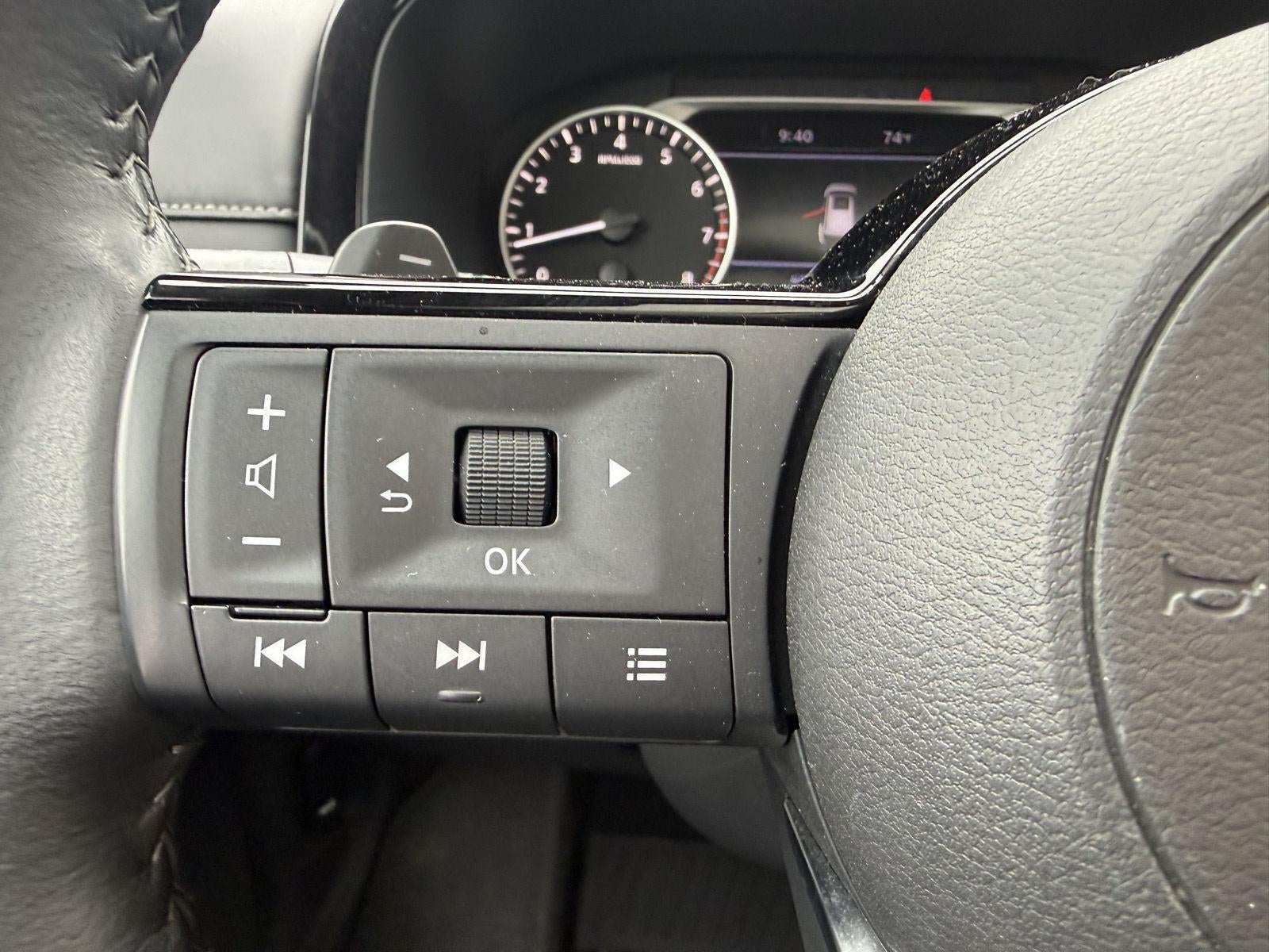 2023 Nissan Pathfinder SL