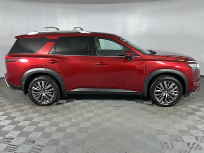 2024 Nissan Pathfinder SL
