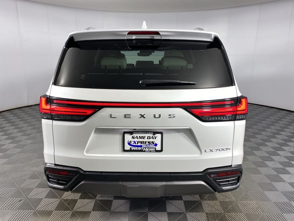 2025 Lexus LX 700h Luxury