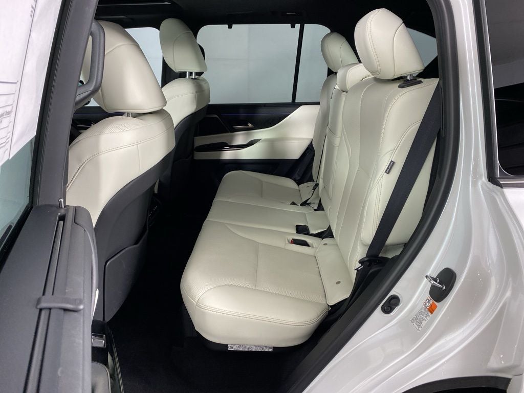 2025 Lexus LX 700h Luxury